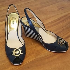 Brand new Michael Kors (Rochelle Sling)